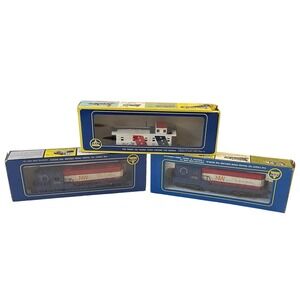 AHM Norfolk & Western 1776‎ Locomotive & Dummy Loco GP-18 & Caboose 5340p